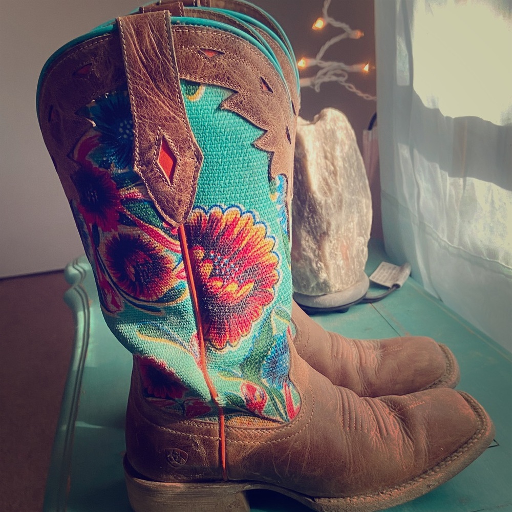 Ariat Flower Sqaure Toe Boots